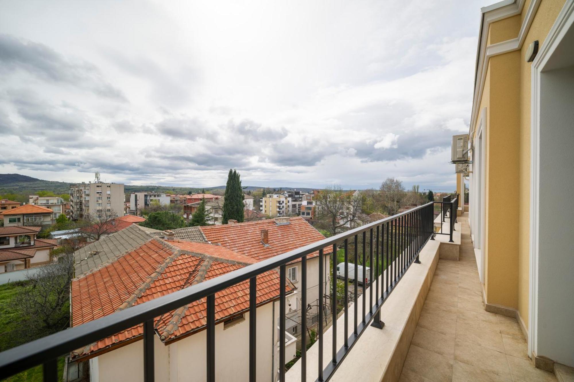21 Vitosha Romantic Getaway Apartment